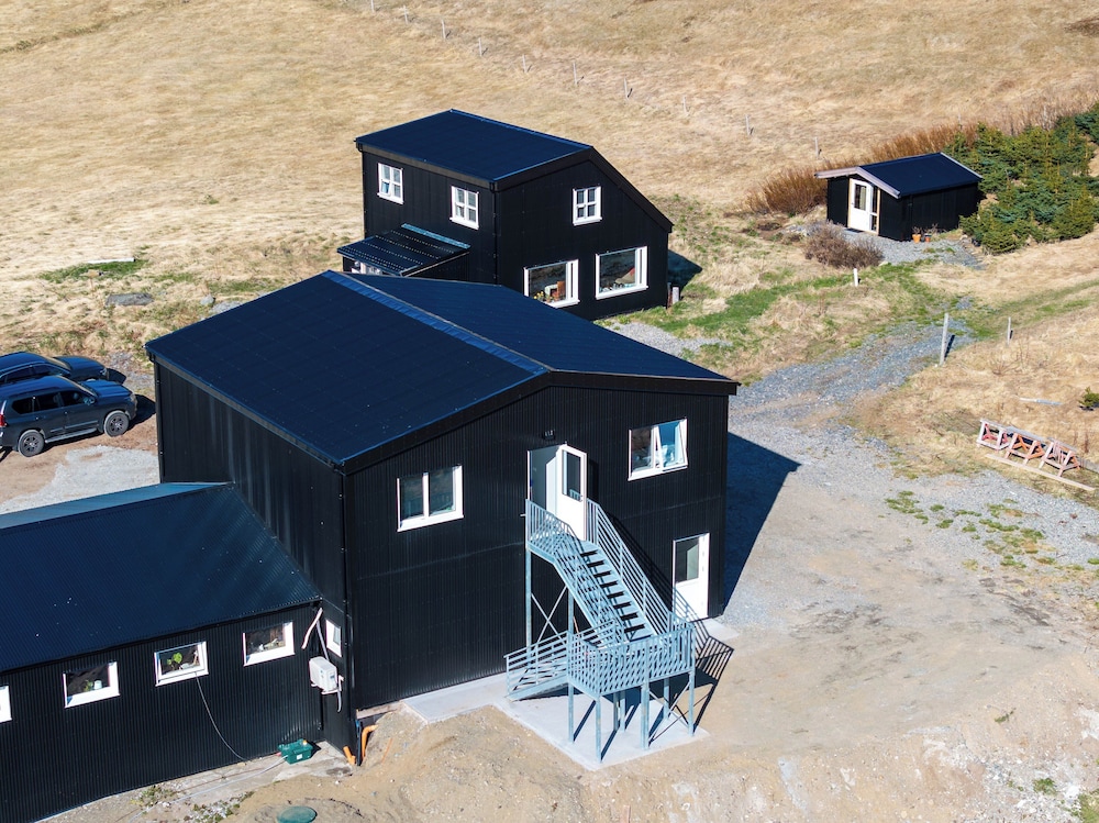 Dis Cottages