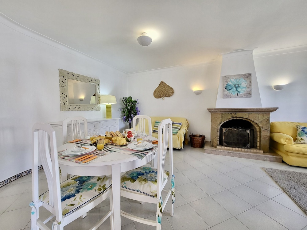 Faro Terrace Villa by Homing