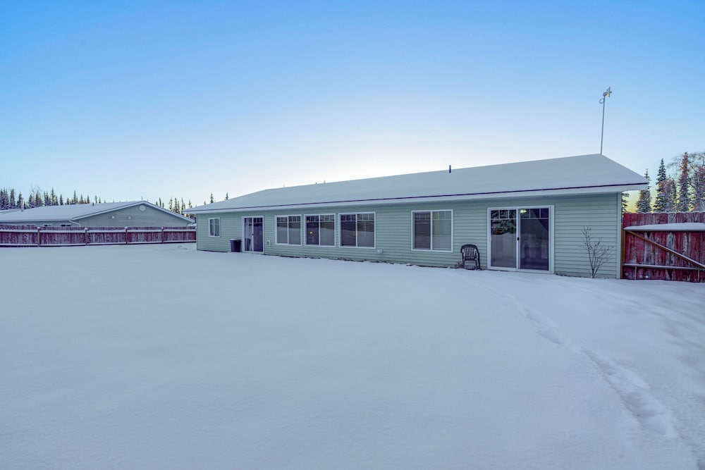 ~ 3 Mi to Ski & Hiking Trails: Soldotna Home