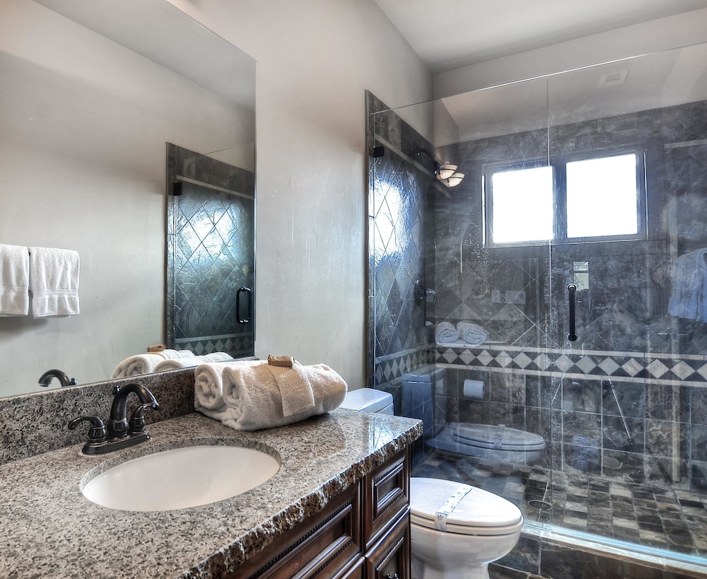 No 4 Grand 8 Bedroom Estate at Castle Glen