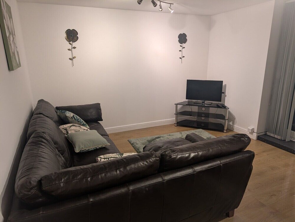 Bayview 1-bed Swansea Retreat