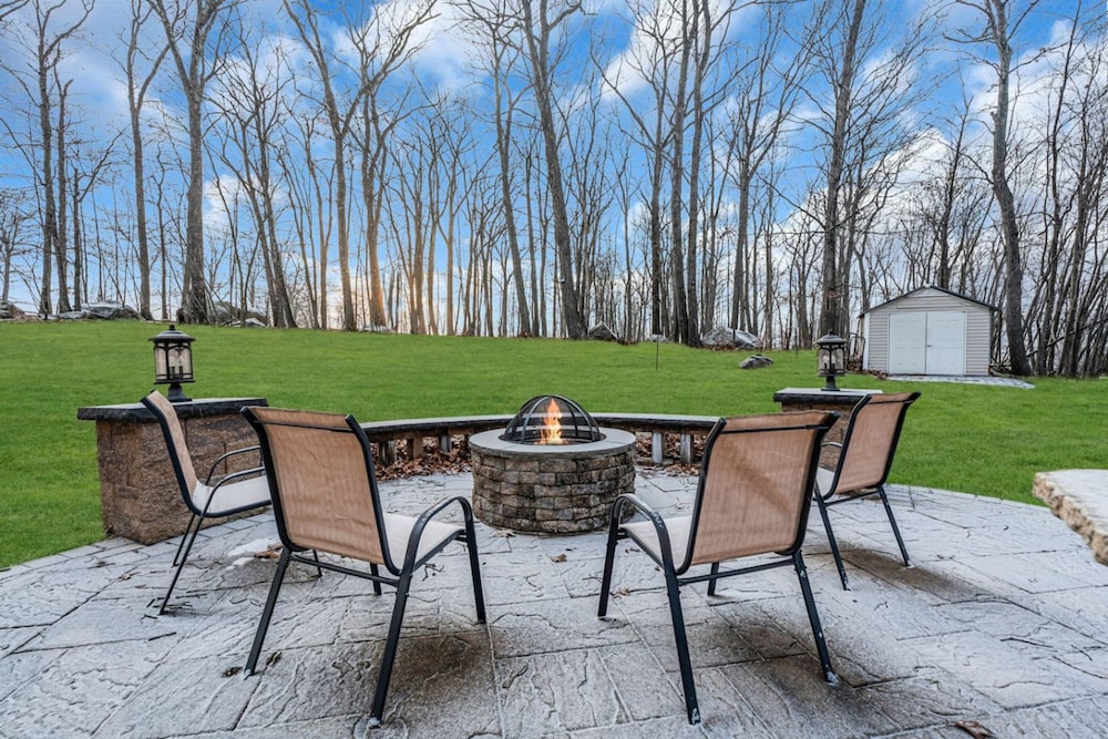 Family Getaway With Fireplace and Patio