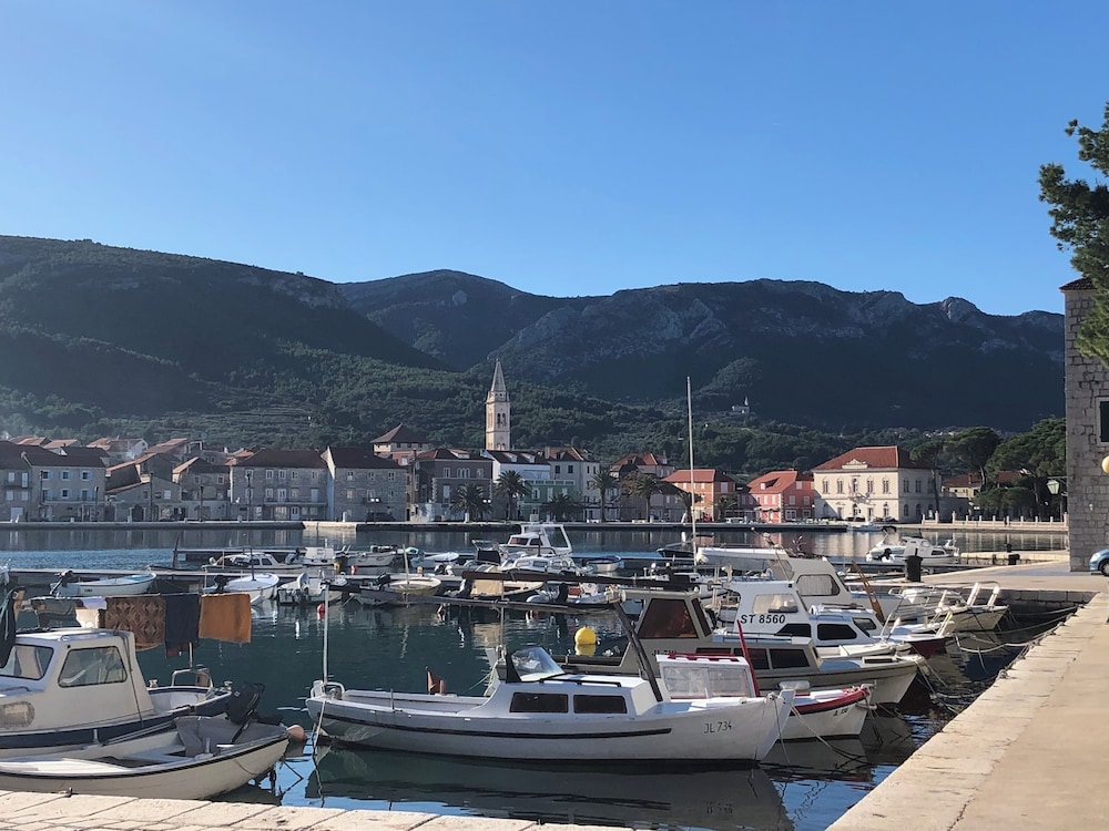 Room in House - S4 - Double Room in the Centre of Jelsa With Private Bathroom Next Door view 4