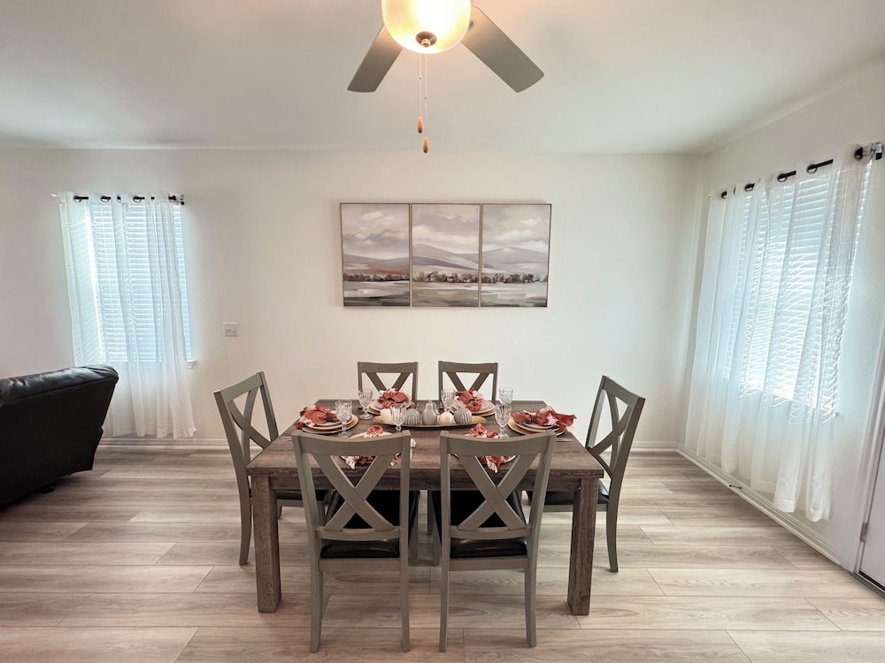 Modern 4BR New Home w Luxury Touches