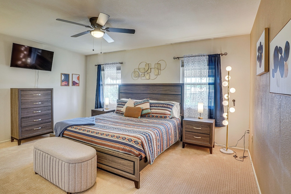 Quiet Townhome w/ Mountain Views in Green Valley