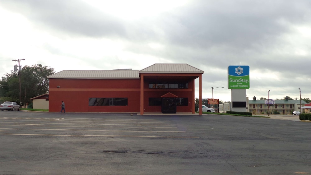 Childress Vacations - SureStay Hotel by Best Western Childress - Property Image 1