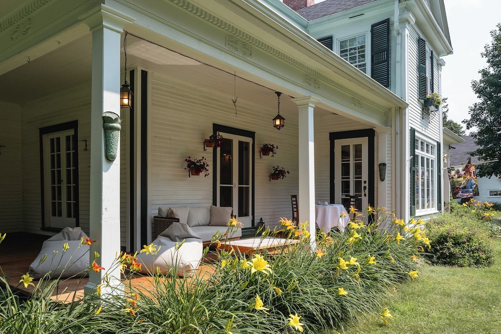 Lee Farm Inn