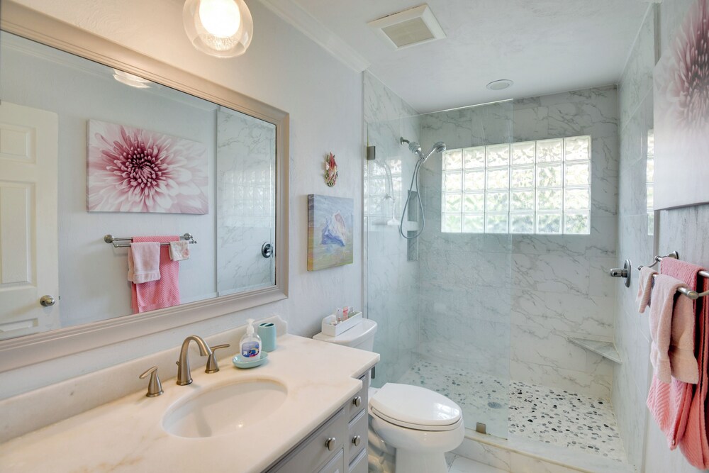 Swim, Fish & Walk to Shore: Ormond Beach Home!