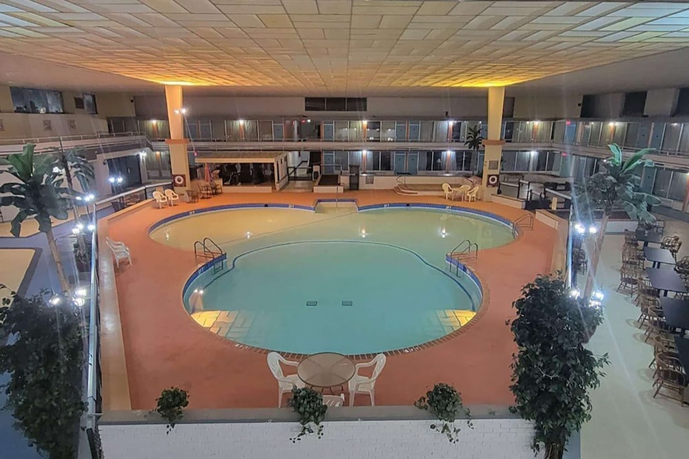 Hannibal Vacations - Howard Johnson BY Wyndham Hannibal - Property Image 7