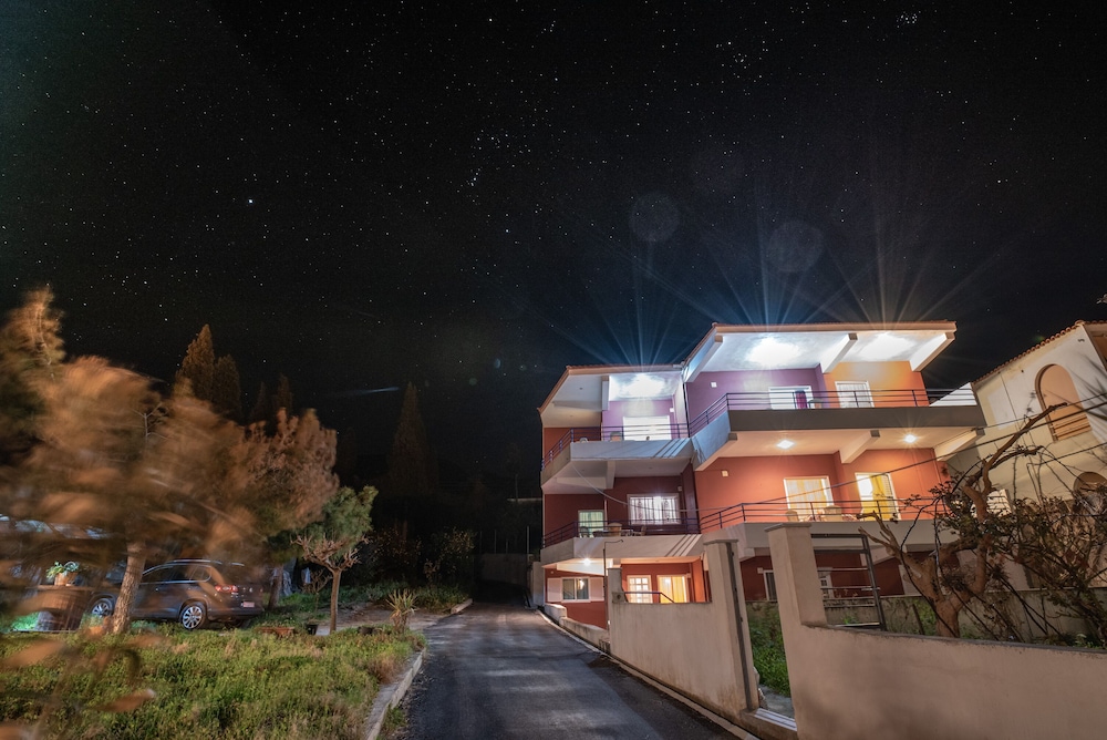 Lykoporia Beach Apartments