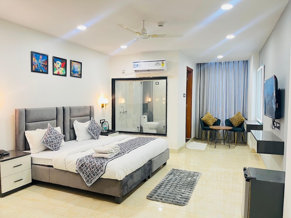 Roomshala 183 Hotel Aroma Chattarpur
