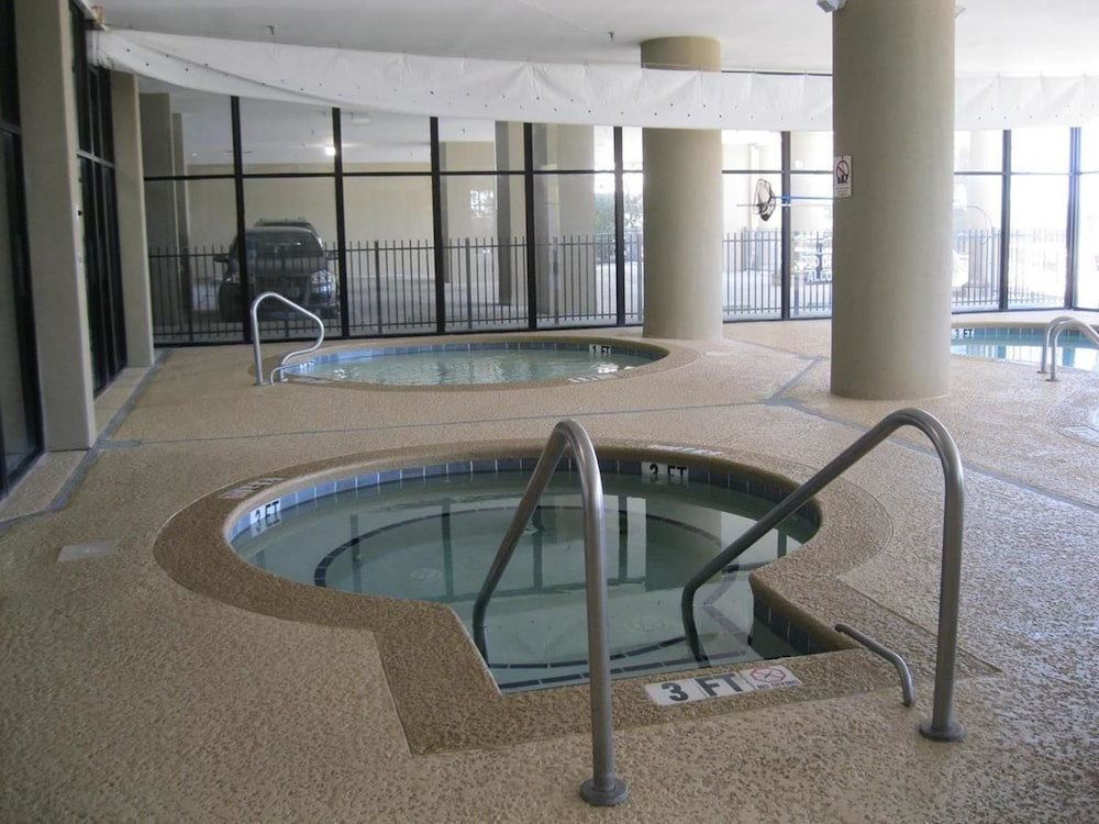 South Wind 301 4 Br condo by RedAwning