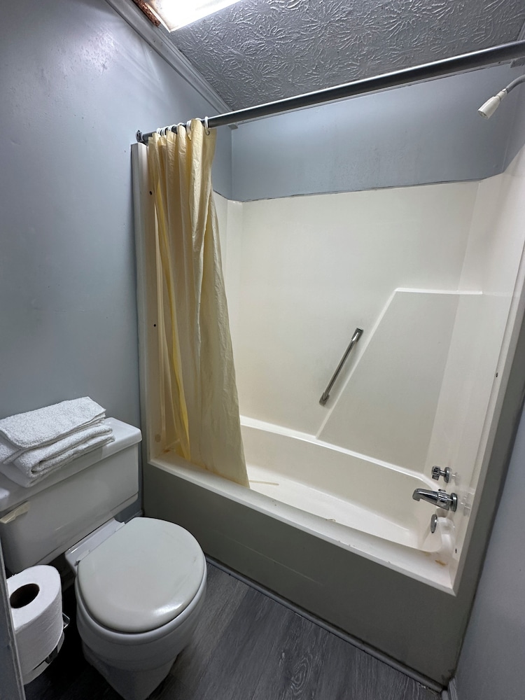 Colony Inn By OYO Columbus US-280