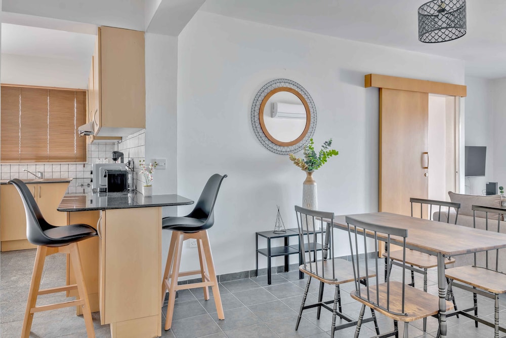 Phaedrus Living Modern City Flat Elpida