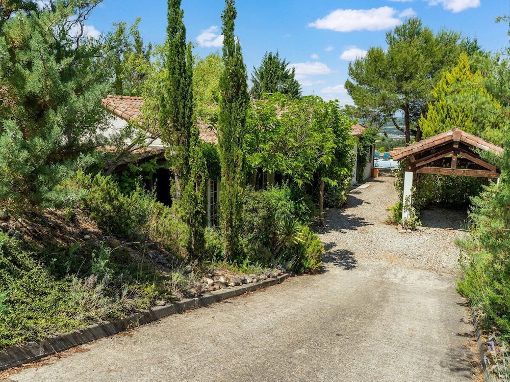 Charming Villa Stay Near Limoux
