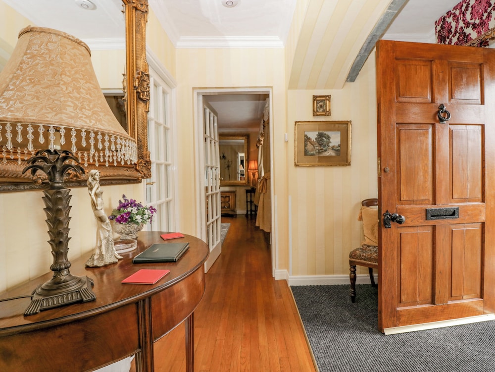 Storrs Lodge