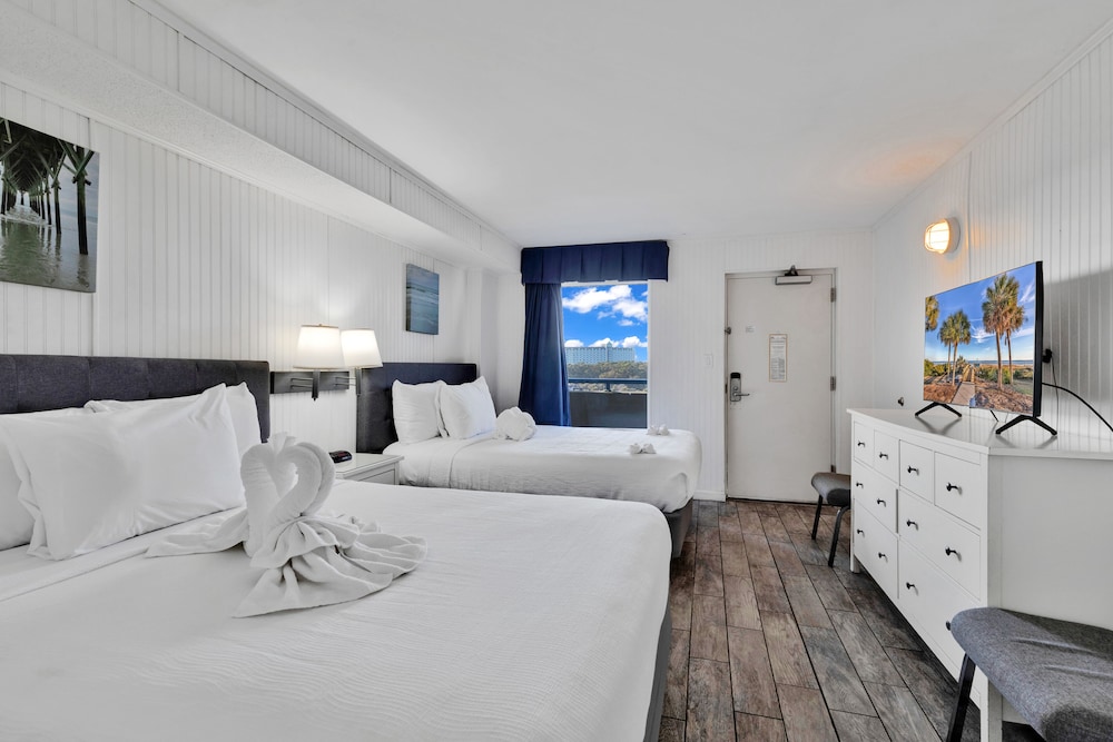 Boardwalk Resort by Hosteeva