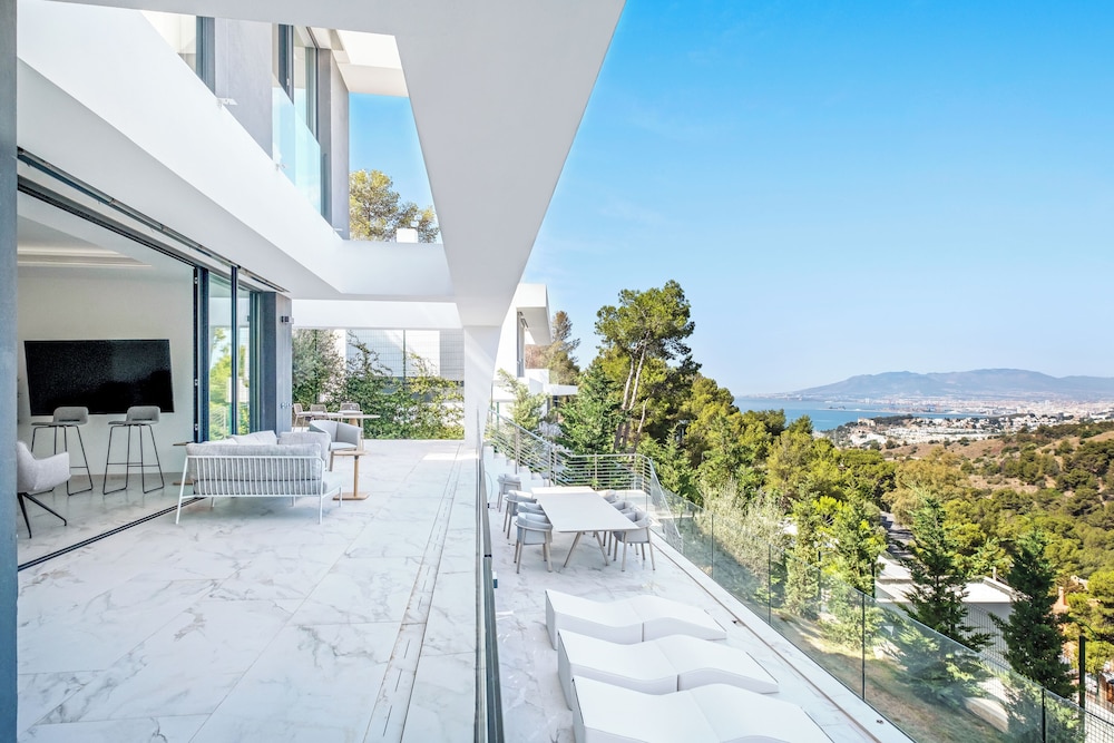 Villas Pinares de San Antón, Saltwater pool, Sea, City, Mountain Views