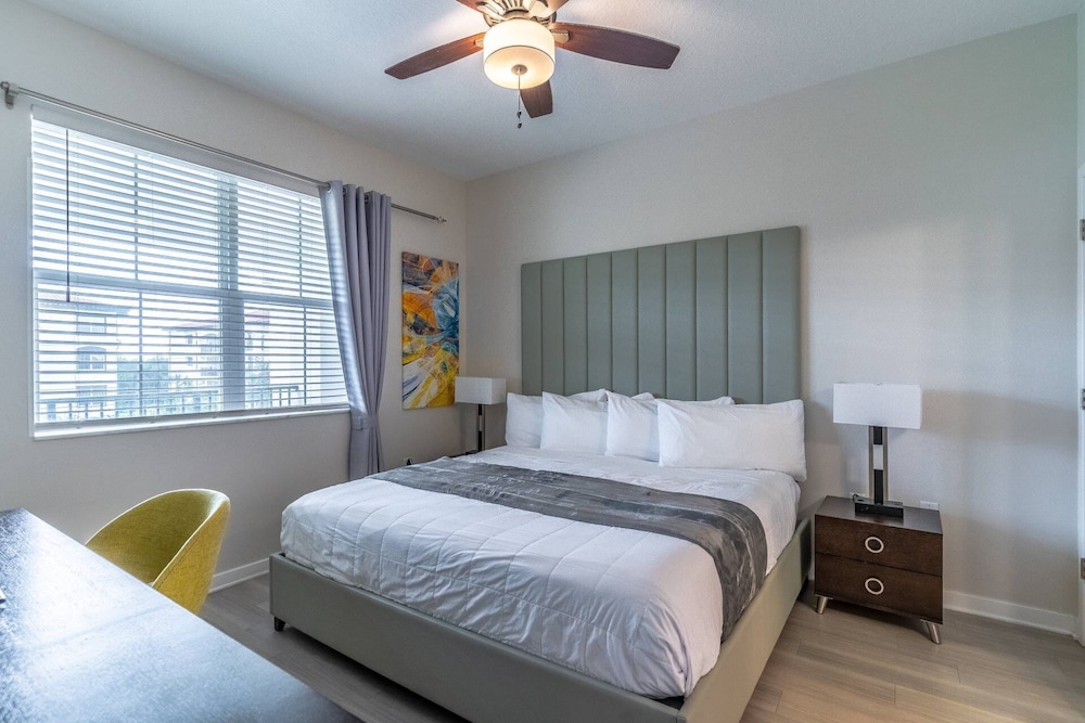 4001 Vista Cay