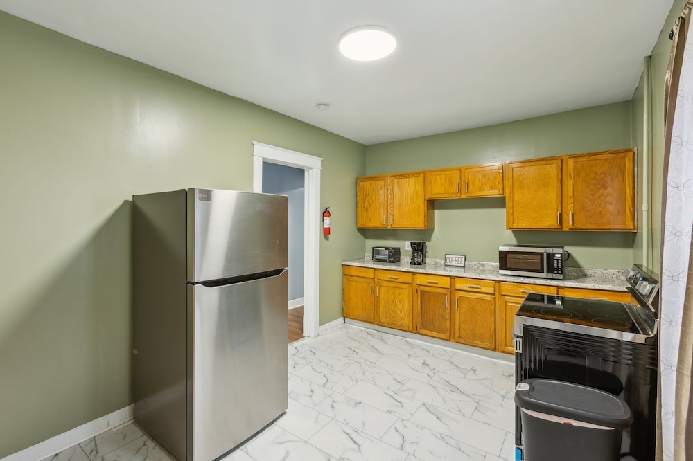 Comfy 3br Flat Close To The Falls 3 Bedroom Apts