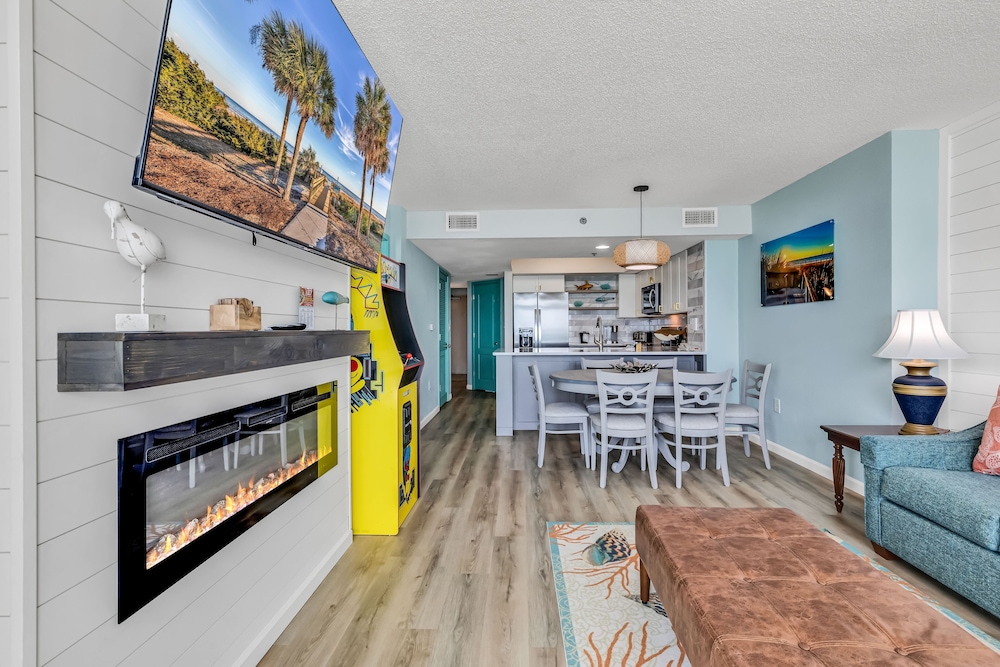 Cozy 2BR Beachfront Condo