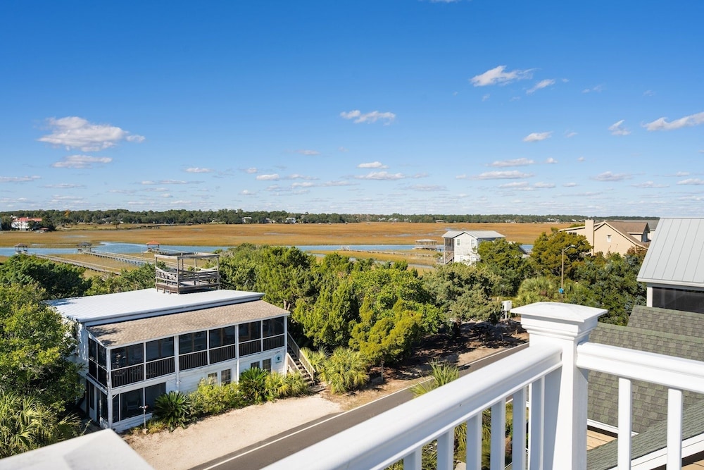 Santorelli's Seaside Serenety 4 Bedroom Home