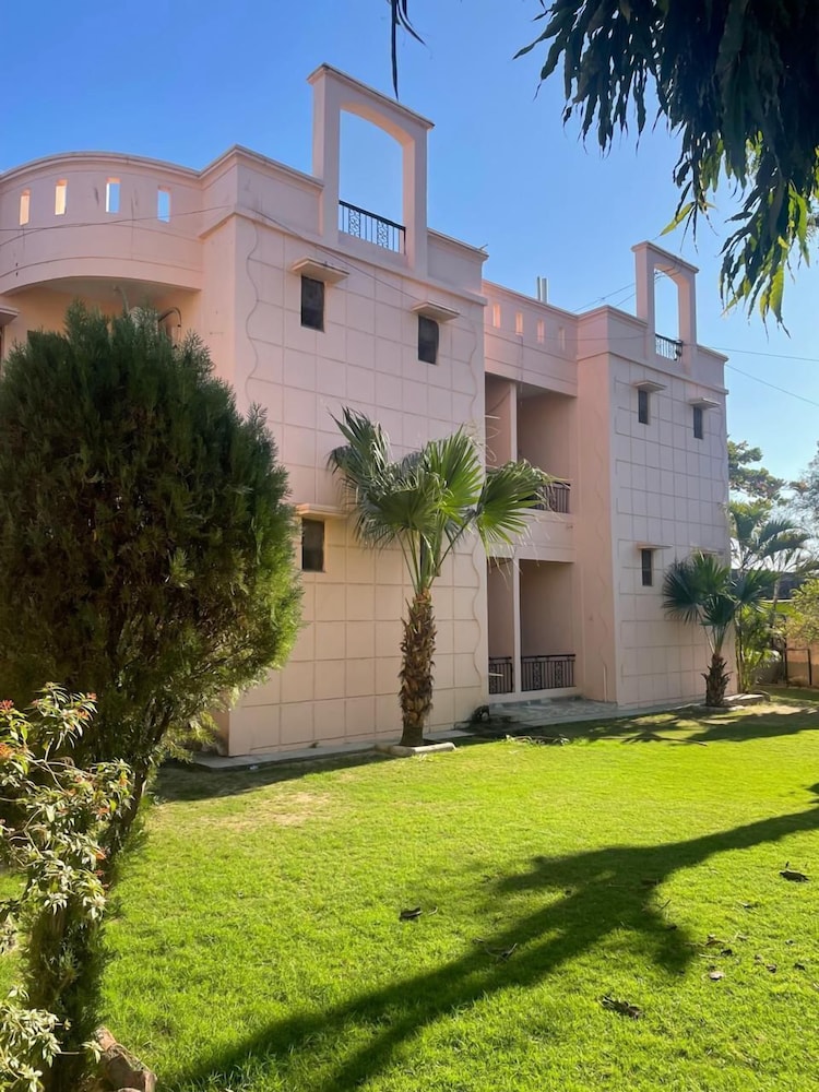 Hotel Ambika