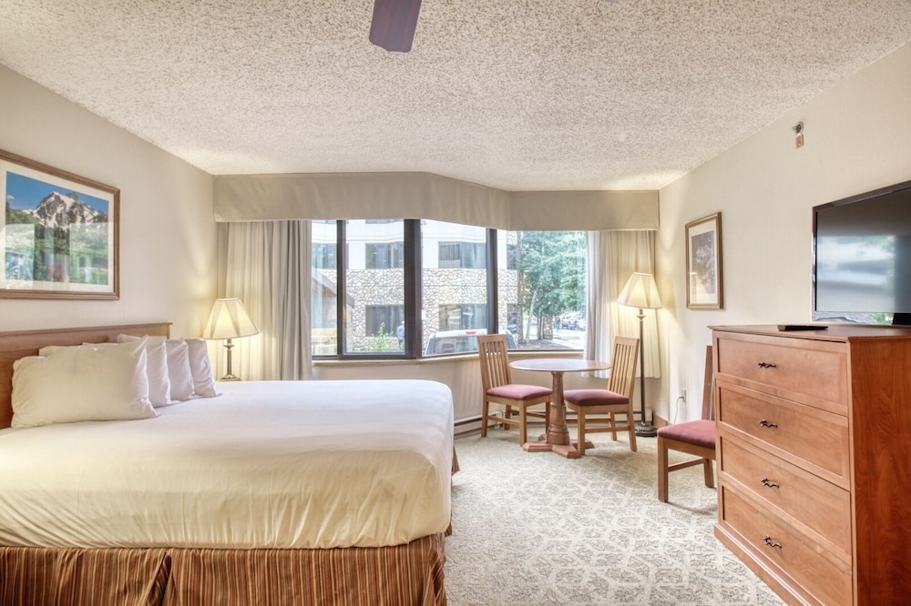 The Grand Lodge by Traverse Hospitality (No Resort Fees)
