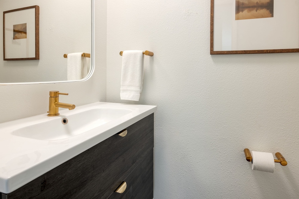 Terrace Hill Modern Paso Robles Escape Near Wineries Dining and Hot Springs
