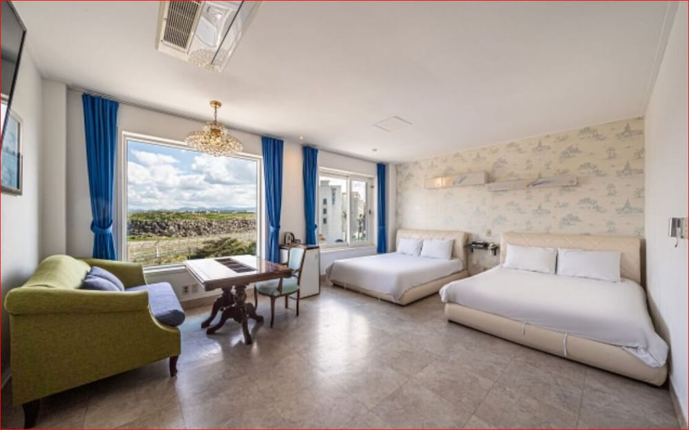 Hotel White House, Jeju City - 9