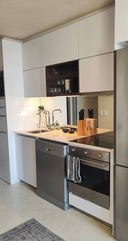 Exclusive Apt With Balcony, Stunning Views & Pool