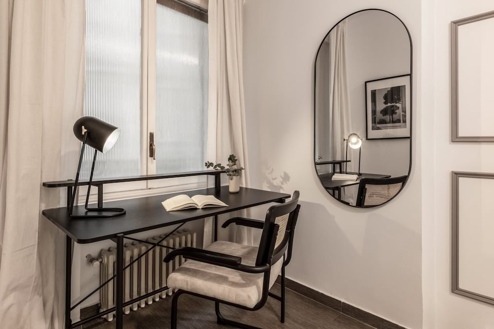 Real - 3 Bedroom and Terrace in Almagro