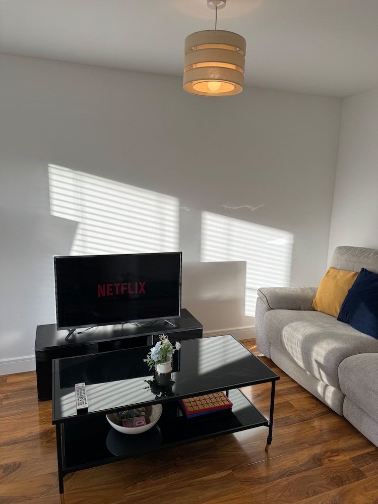 Luxurious Home Near Luton Airport. Suitable for Families and Contractors