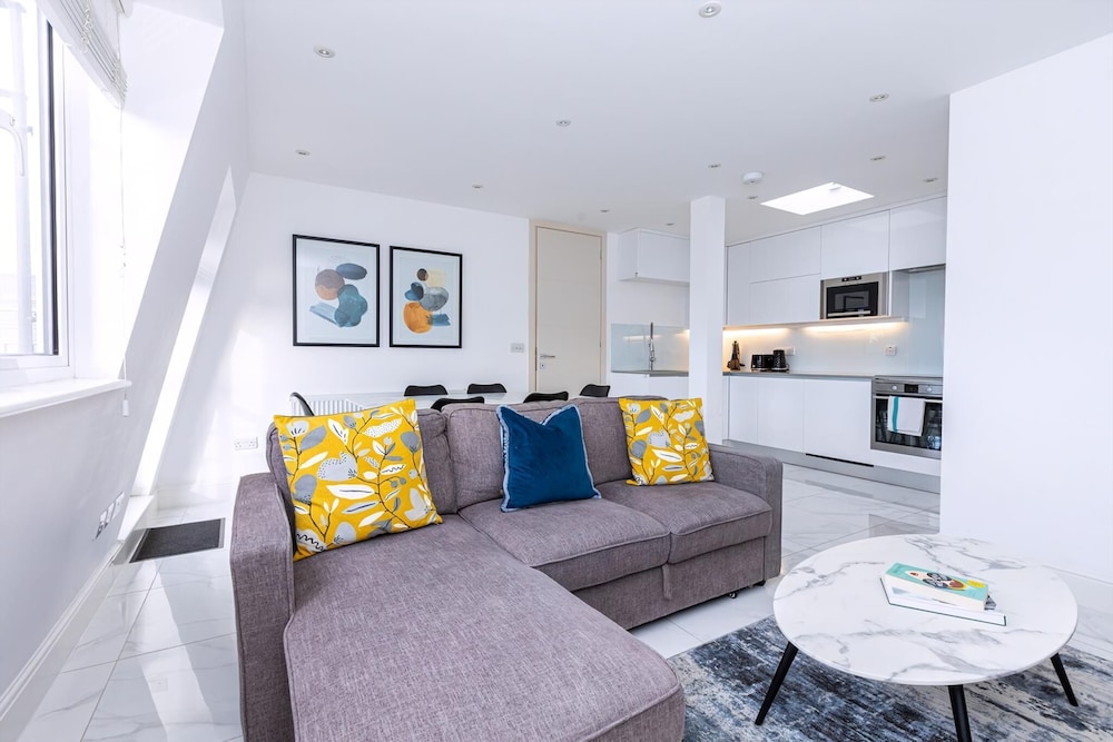 Stylish Three-bed Flat in Marylebone