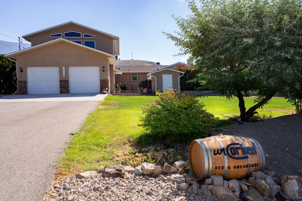 Hotel Uncorked Bed & Breakfast - Image 1