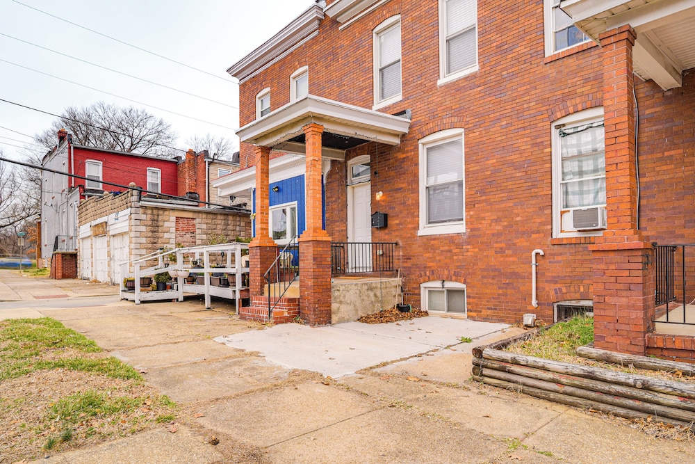 4 Mi to Inner Harbor & Jhu: Baltimore Townhome!