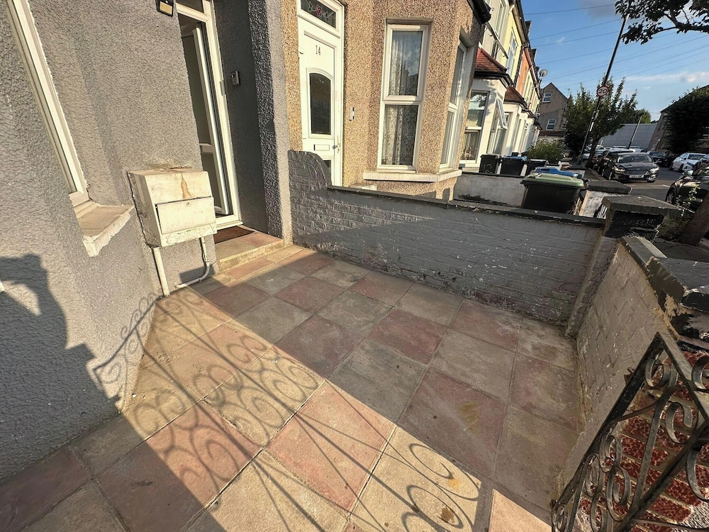 Cosy Croydon Apartment - Close to City Centre
