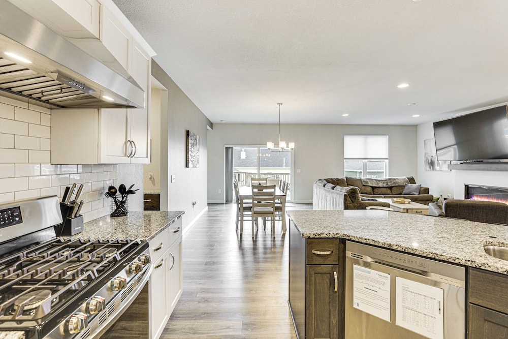 Spacious & Modern Home w/ Deck in Oregon!