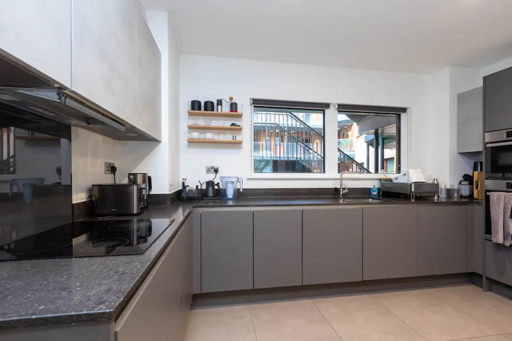 Modern Family Friendly 2 Bedroom Flat in Hackney Wick
