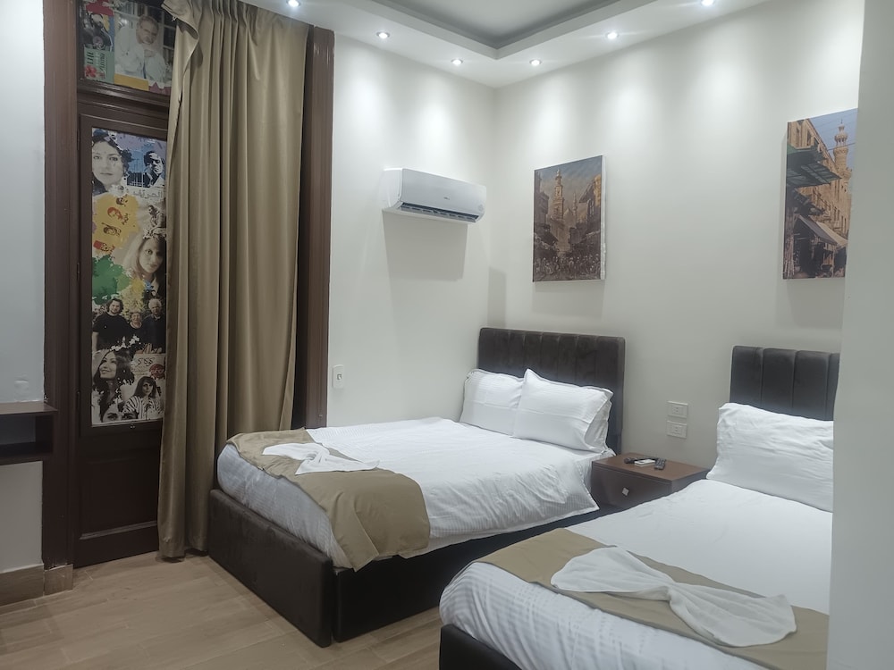 Motel 5 Square