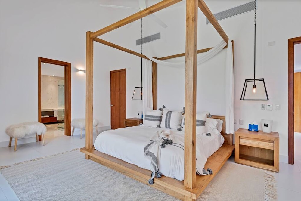 Modern Oasis Stunning Views of Golf Course River