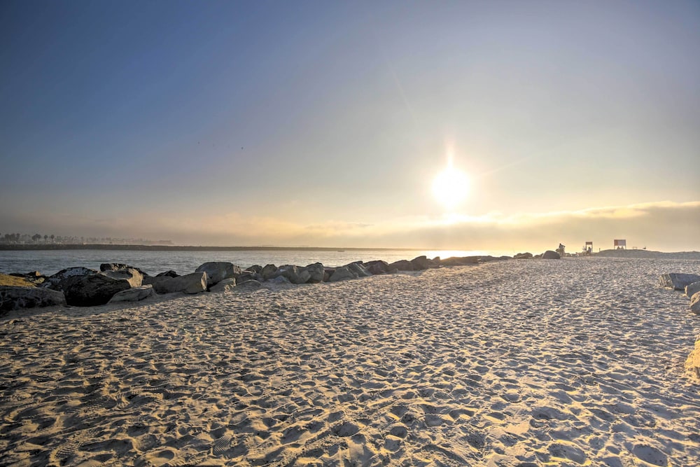Chic Bay View Condo < 10 Miles to Dtwn San Diego!