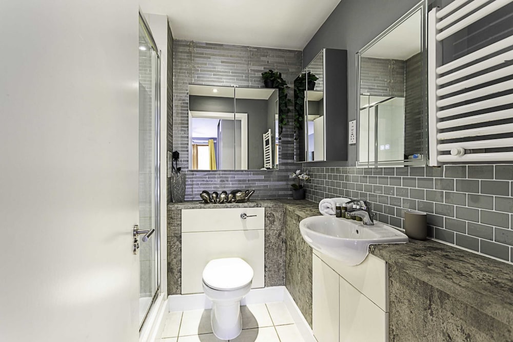 Modern 2-bed Flat, Bethnal Green