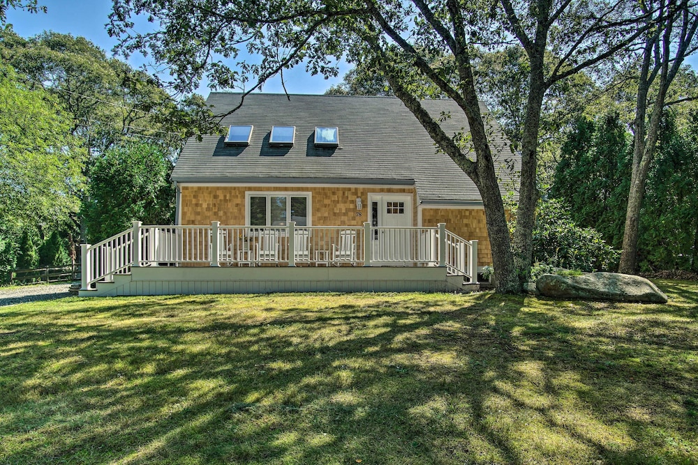 Vineyard Gem < 2 Mi to Beach & Oak Bluffs!
