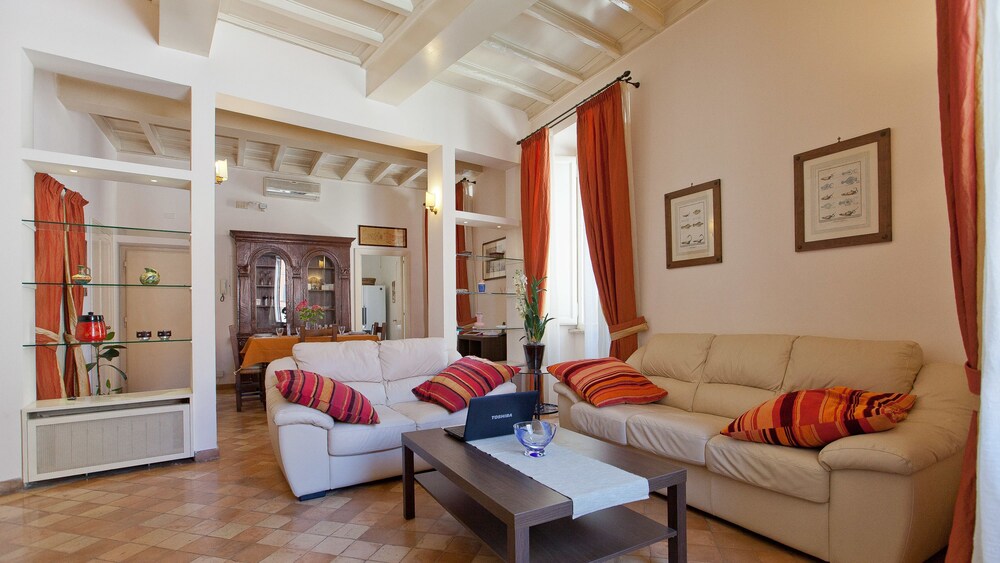 Rental in Rome Crociferi 1