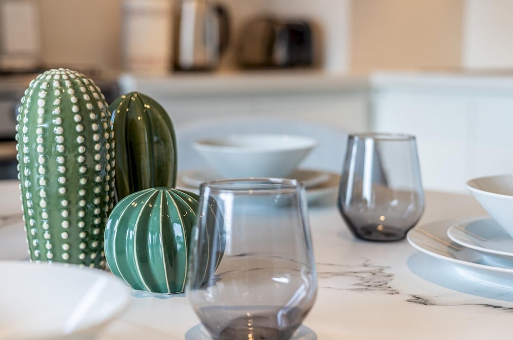 Elite LUX Holiday Homes - Upscale Stylish 2BR Dubai Hills