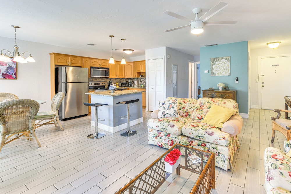 Explore Sarasota: Condo w/ Pool Access, Near Dtwn