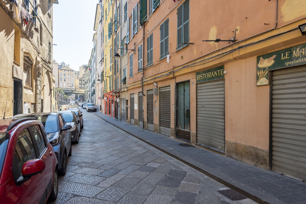 Charming Flat Next to Genoa's Aquarium