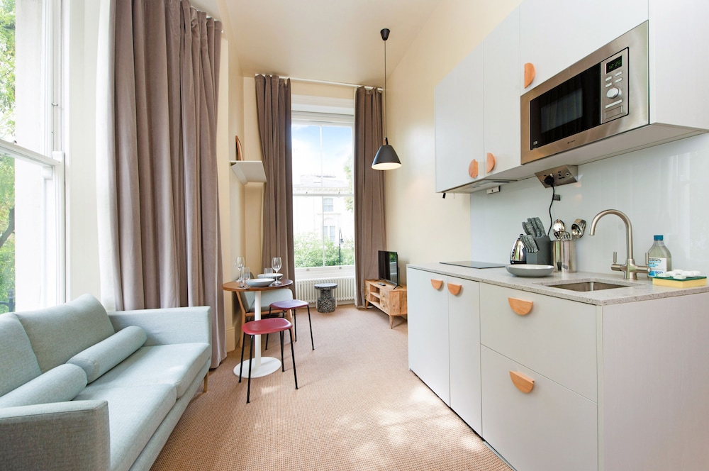 Spacious Studio Suite Near Regents Park