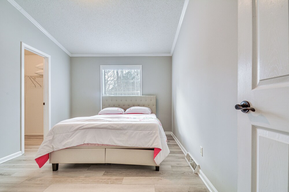 8 Mi to Jordan Lake: Spacious New Hill Home